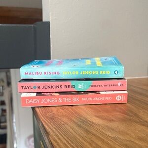 Taylor Jenkins Reid Book Set